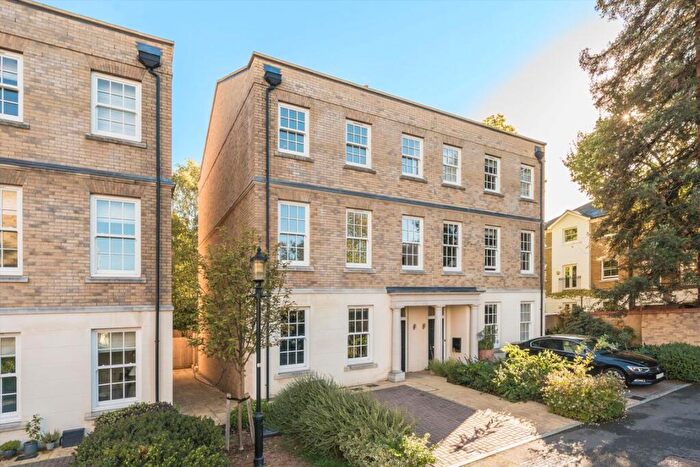 4 Bedroom House For Sale In Lourdes Close, Blackheath, SE13
