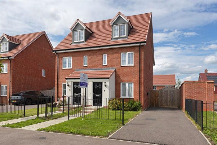 3 Bedroom Semi-Detached House For Sale In Tully Drive, Paddock Wood, Tonbridge, TN12