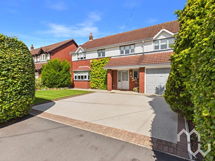 4 Bedroom Detached House For Sale In Hall Carr Lane, Longton, PR4