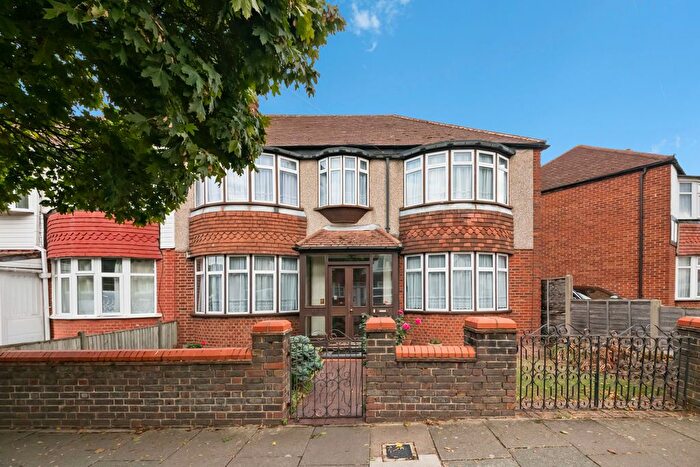 5 Bedroom End Of Terrace House For Sale In Castle Road, Northolt, UB5