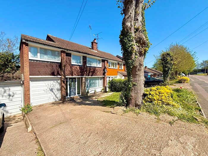 4 Bedroom Semi-Detached House For Sale In Lime Avenue, Luton, LU4