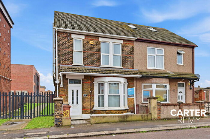 3 Bedroom Semi-Detached House For Sale In Bermuda Road, Tilbury, RM18