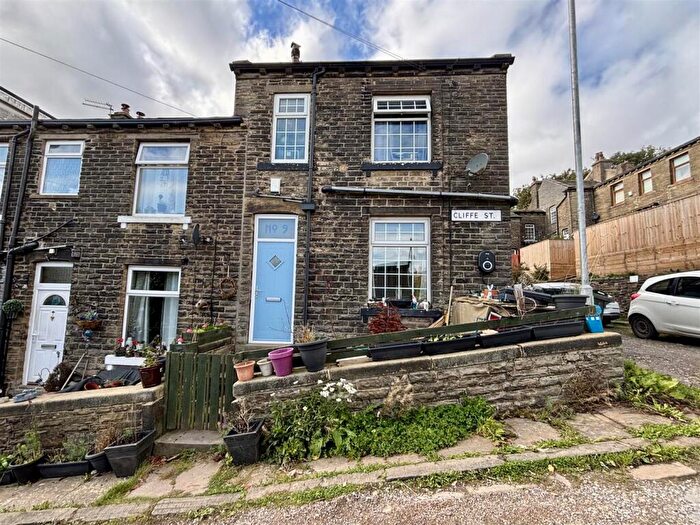 3 Bedroom Terraced House For Sale In Cliffe Street., Thornton, Bradford, BD13
