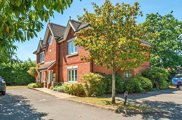 2 Bedroom Flat For Sale In Reading Road, Winnersh, Wokingham, Berkshire, RG41