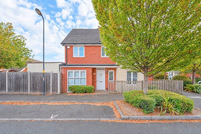 4 Bedroom Semi-Detached House For Sale In Daylesford Grove, Slough, SL1