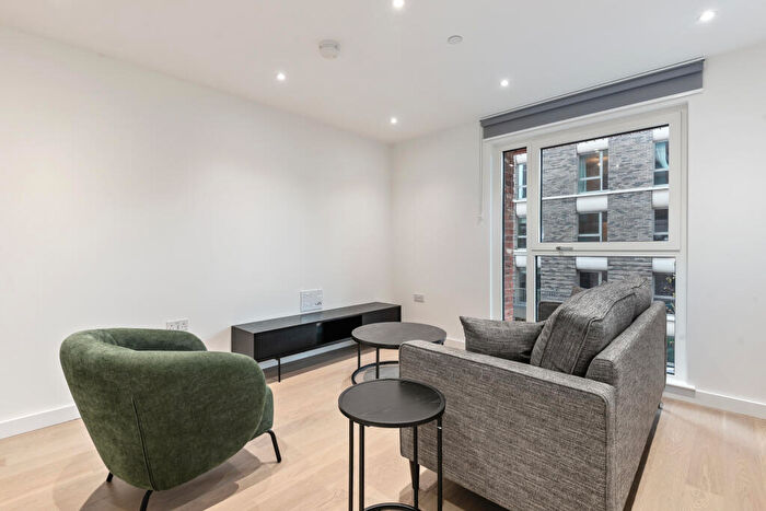 3 Bedroom Flat To Rent In Quest House South, Escapade Place, Tower Hamlets, London, E14