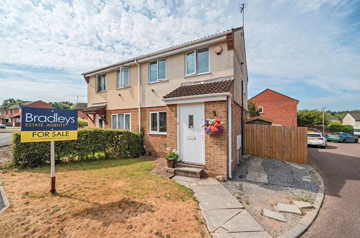 3 Bedroom Semi-Detached House For Sale In Clifford Drive, Heathfield, Newton Abbot, Devon, TQ12