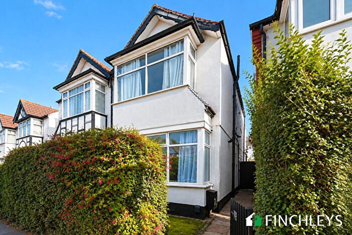 3 Bedroom Semi-Detached House For Sale In Hamilton Road, London, NW11