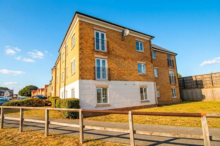 2 Bedroom Apartment For Sale In Warwick Crescent, Basildon, SS15