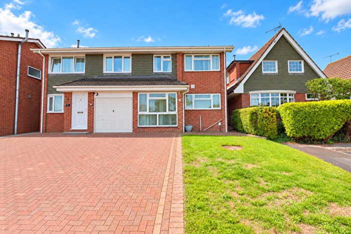 4 Bedroom Semi-Detached House For Sale In James Copse Road, Waterlooville, PO8