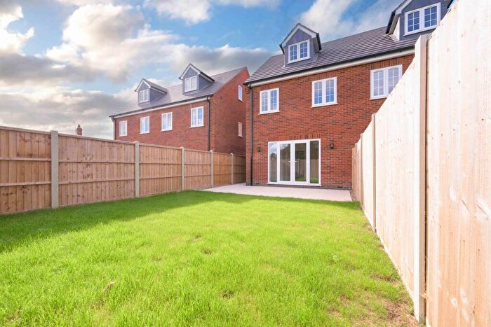 3 Bedroom Semi-Detached House For Sale In Stanton Close, Desborough, Kettering, NN14