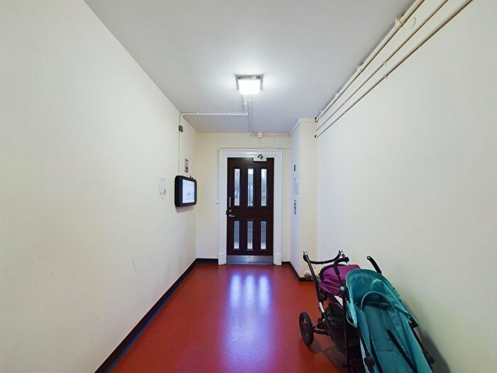 2 Bedroom Flat For Sale In Hortensia Road, London, SW10