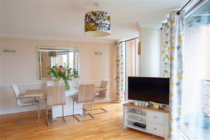 2 Bedroom Apartment To Rent In Sunderland Point, E16