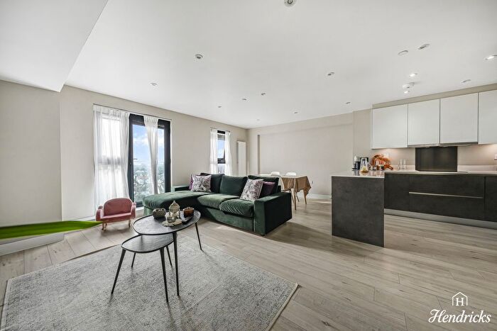 2 Bedroom Flat For Sale In Victoria Avenue, Southend-On-Sea, SS2
