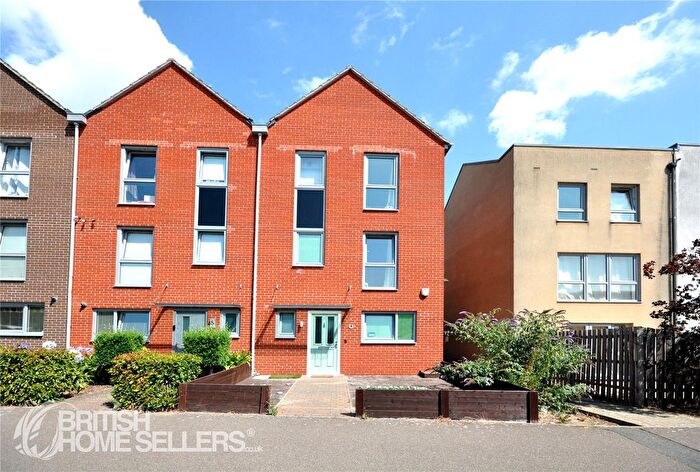 5 Bedroom End Of Terrace House For Sale In Brunel Way, Dartford, Kent, DA1