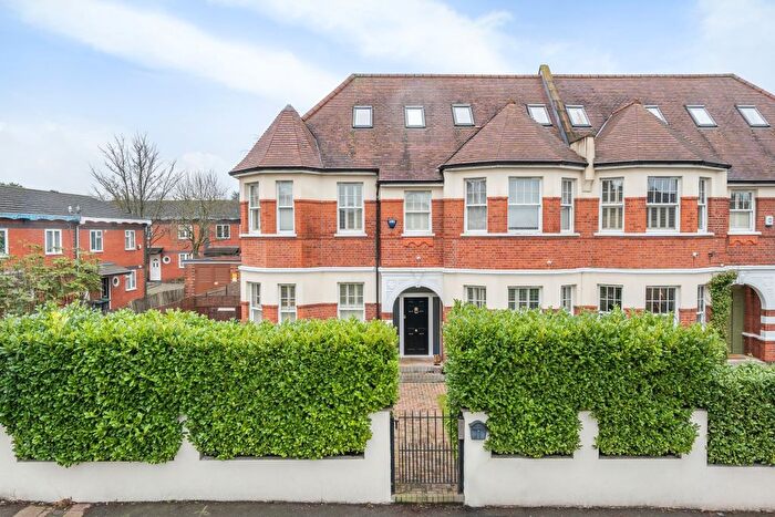 6 Bedroom Semi-Detached House To Rent In Coppetts Road, London, N10