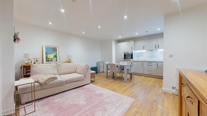 2 Bedroom Apartment To Rent In Mahindra Way, Beckton, London, E6