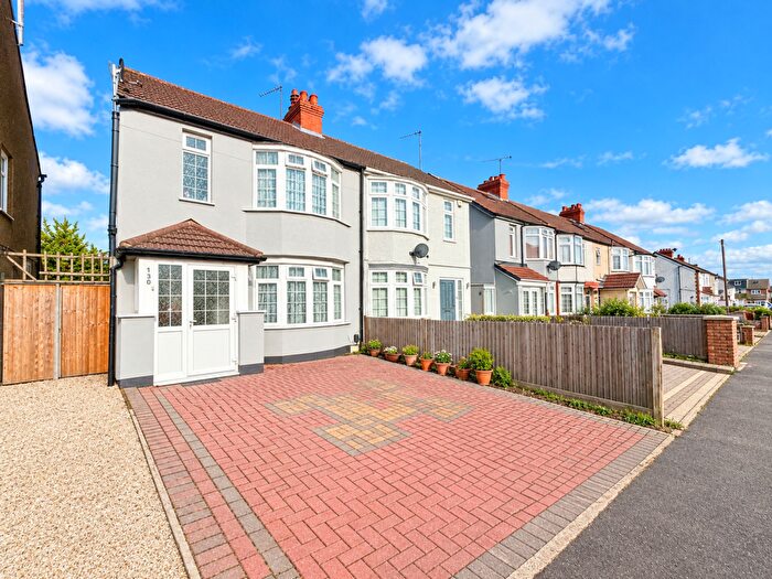 3 Bedroom Semi-Detached House For Sale In Beechwood Road, Luton, LU4