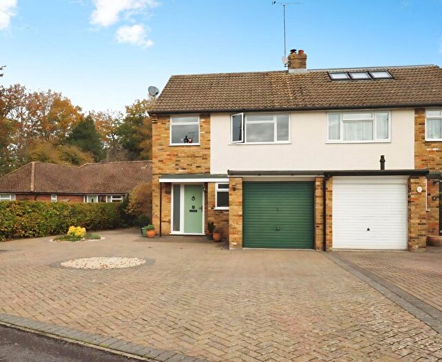 3 Bedroom Semi-Detached House For Sale In Wentworth Close, Yateley, Hampshire, GU46
