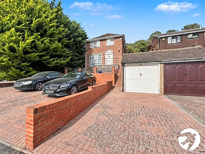 4 Bedroom Detached House For Sale In Beacon Road, Chatham, Kent, ME5