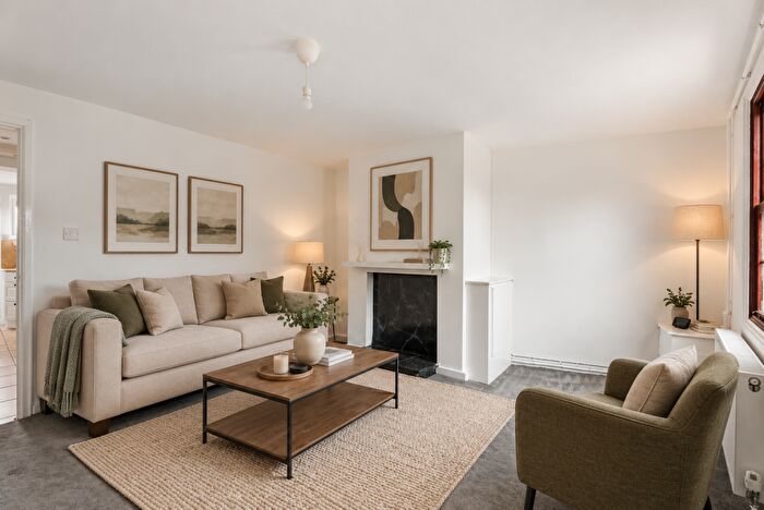 2 Bedroom Terraced House For Sale In Leighton Road, Toddington, LU5