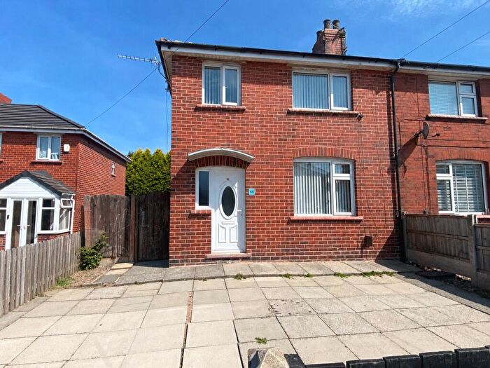 3 Bedroom Semi-Detached House To Rent In Park View, Chadderton, OL9