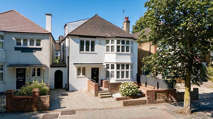 6 Bedroom Detached House For Sale In Mortlake Road, Kew, TW9
