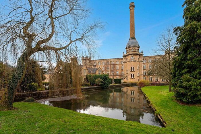 3 Bedroom Flat For Sale In Bliss Mill, Chipping Norton, OX7