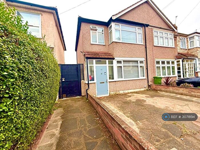 3 Bedroom End Of Terrace House To Rent In Hamden Crescent, Dagenham, RM10