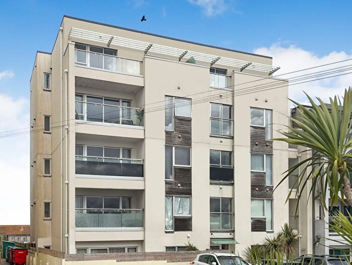 2 Bedroom Flat To Rent In Pentire Avenue, Newquay, TR7