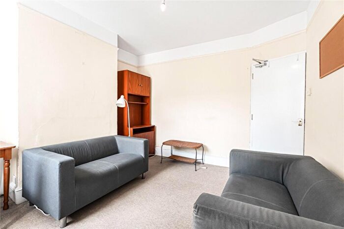 4 Bedroom Terraced House To Rent In Alexandra Road, Botley, OX2