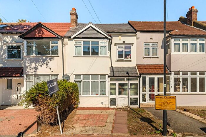 3 Bedroom Flat For Sale In Runnymede Crescent, Streatham, SW16