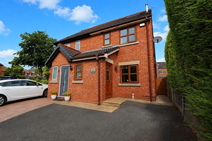3 Bedroom Semi-Detached House For Sale In Hilda Avenue, Tottington, Bury, BL8