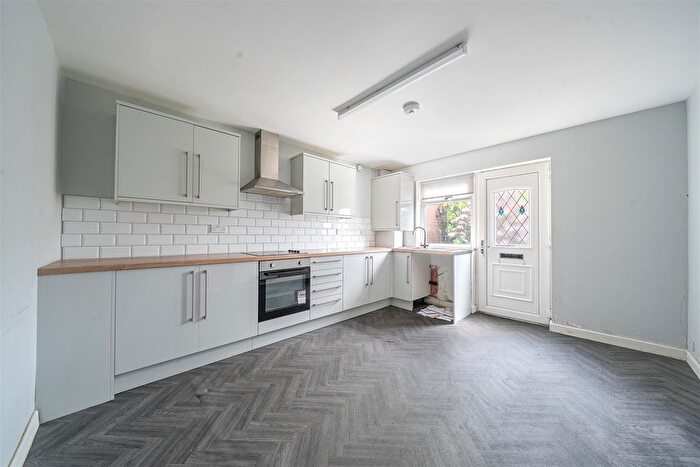 4 Bedroom End Of Terrace House For Sale In Bower Avenue, Rochdale, OL12