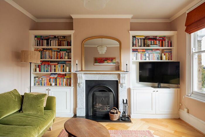 3 Bedroom Maisonette For Sale In Grove Hill Road, Camberwell, London, SE5