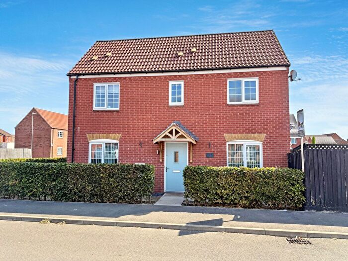 3 Bedroom Link Detached House To Rent In Petrel Drive, Louth, LN11