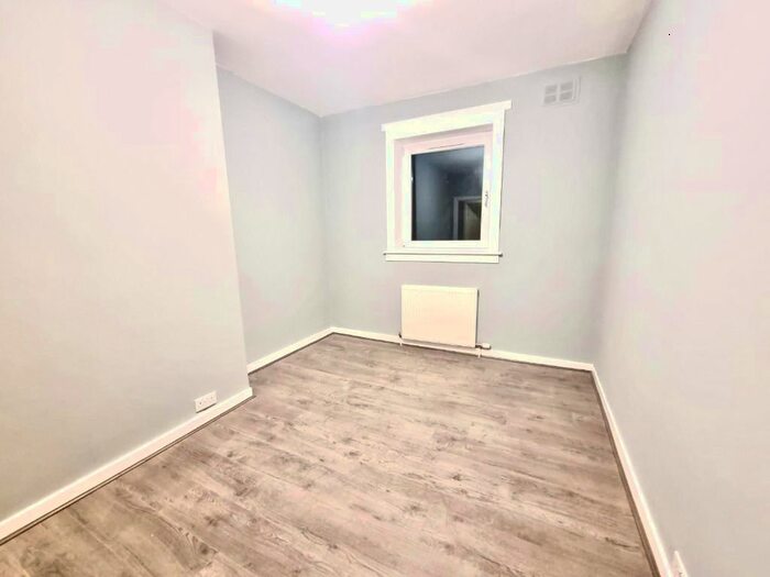 4 Bedroom Flat To Rent In Cochranemill Road, Paisley, PA5