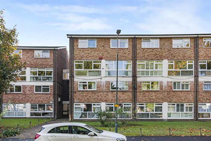 2 Bedroom Flat For Sale In Manor Road, Sidcup, DA15