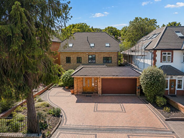 6 Bedroom Detached House For Sale In The Avenue, Pinner, HA5