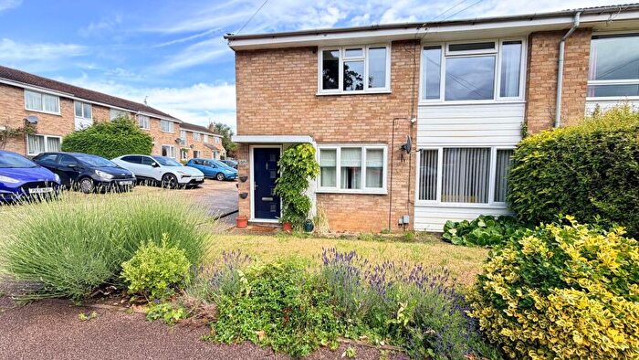 2 Bedroom Flat To Rent In Holdbrook, Hitchin, SG4