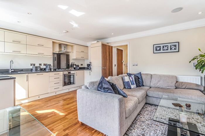 2 Bedroom Property To Rent In Lynette Avenue, London, SW4