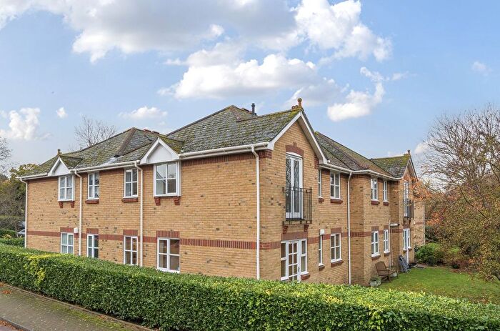 2 Bedroom Flat For Sale In Willow Grove, Chislehurst, Kent, BR7