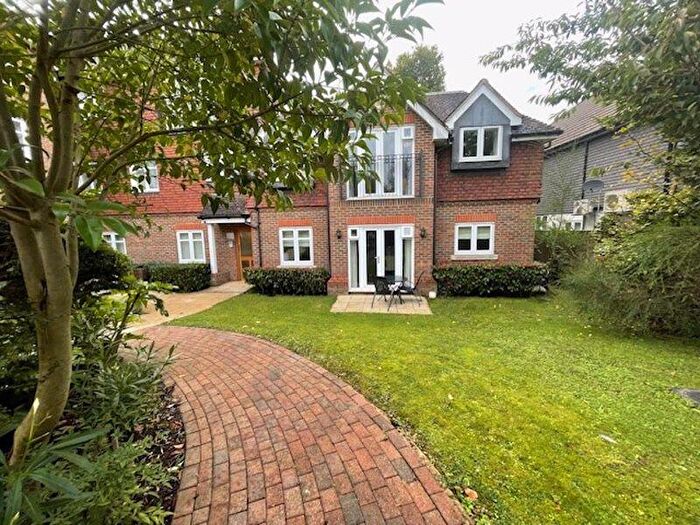 2 Bedroom Apartment To Rent In Bond Road, Warlingham, CR6