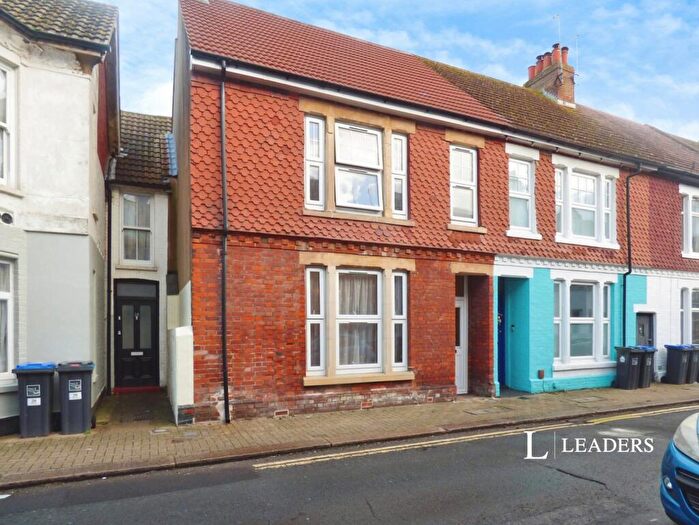 3 Bedroom Terraced House To Rent In Thorn Road, BN11