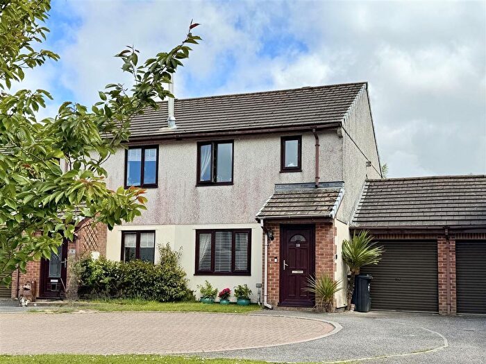 3 Bedroom Semi-Detached House For Sale In Penhale Gardens, Fraddon, TR9