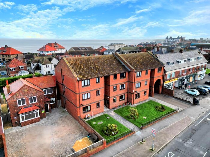 2 Bedroom Flat For Sale In Howards Court, Whitby, YO21