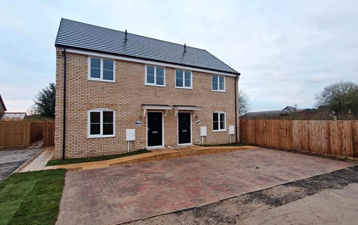 3 Bedroom Semi-Detached House To Rent In Clarence Close, Holbeach, PE12