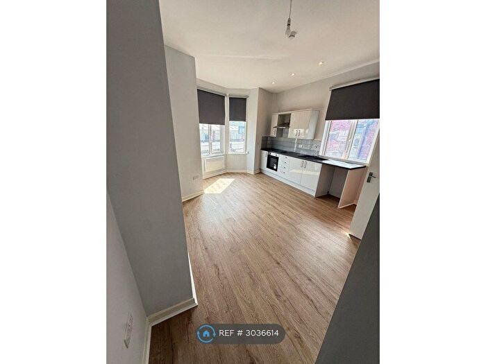 1 Bedroom Flat To Rent In Woodview Terrace, Leeds, LS11