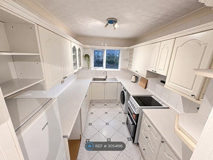 2 Bedroom Flat To Rent In Beechley Drive, Cardiff, CF5