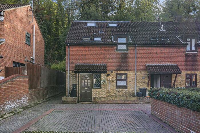 4 Bedroom End Of Terrace House For Sale In Millstone Close, South Darenth, Dartford, Kent, DA4